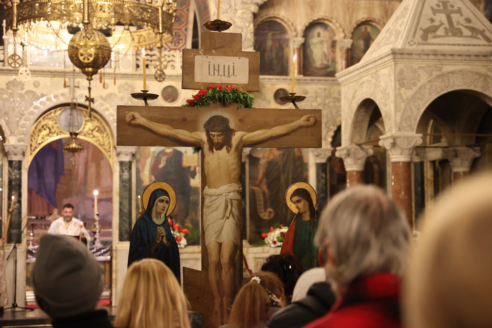 Дванадесетте евангелия, разказващи за страданията на Спасителя, бяха прочетени в Патриаршеската катедрала