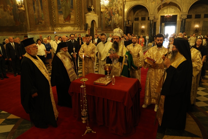 Българският патриарх Даниил отслужи водосвет по повод връщането на реставрираните паметни плочи от входа на ПКСХП \